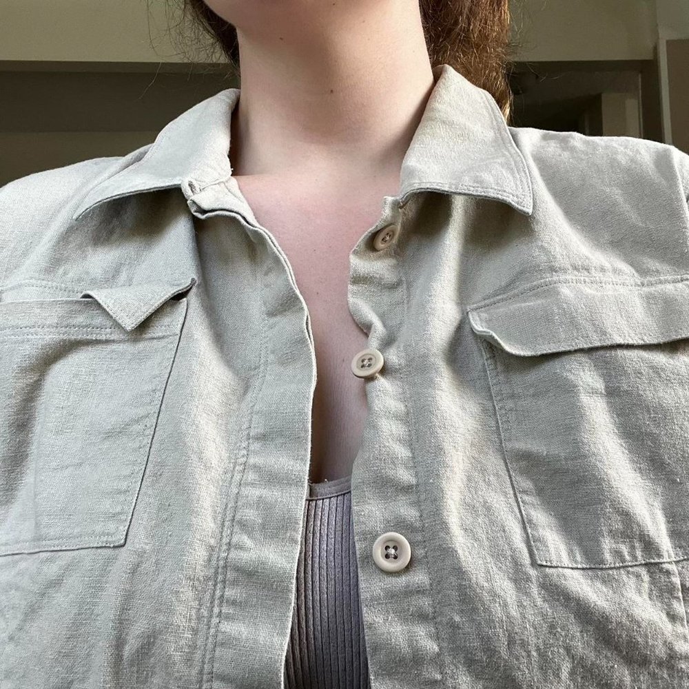 Linen Collared Button-Up Blouse. - Picture 4 of 7